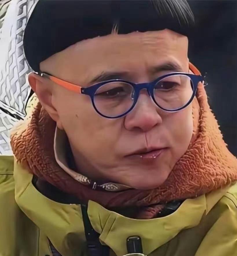 快六十岁的金龟子，每个月八千九的退休金，专门坐飞机跨省剪头发，三十年不变的锅盖头