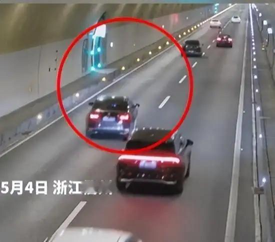 5月4日15时，杭新景高速上演惊险一幕！仰天堂隧道内，一辆轿车失控停滞超车道。生