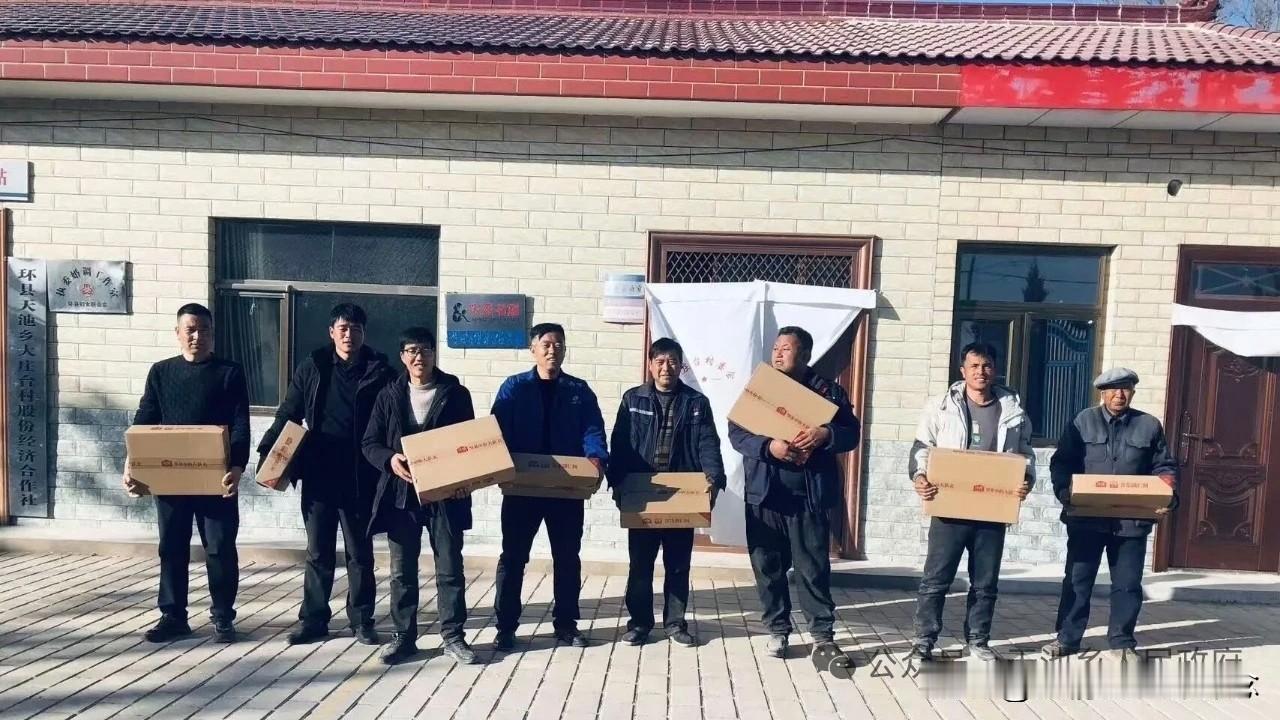 送不完，根本送不完！
“与辉同行”的慰问物品又送到甘肃，
还记得去年“与辉同行”