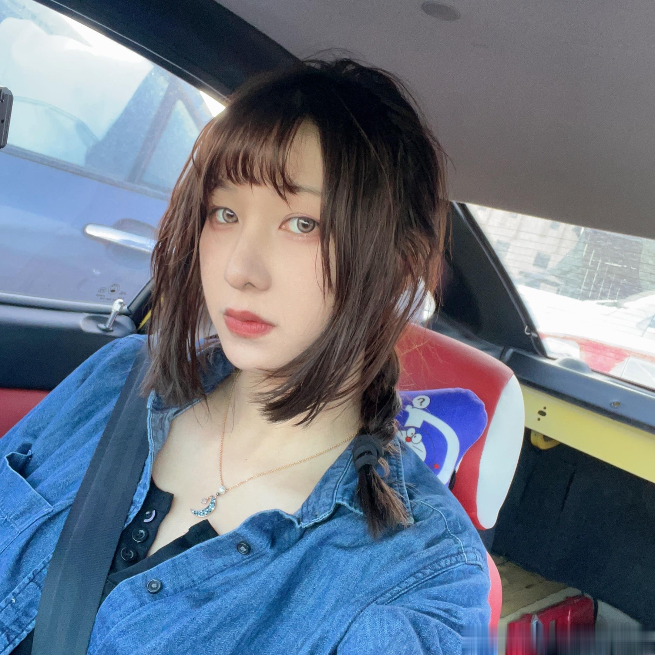 早上好假人们！这是大自然帮我做的造型哈密的风感觉像广东挂大台风一样大[允悲][允