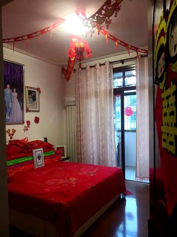 家里明明准备了两套房，准儿媳竟然还放狠话“不全款买新房就分手”，现在的婚恋市场已