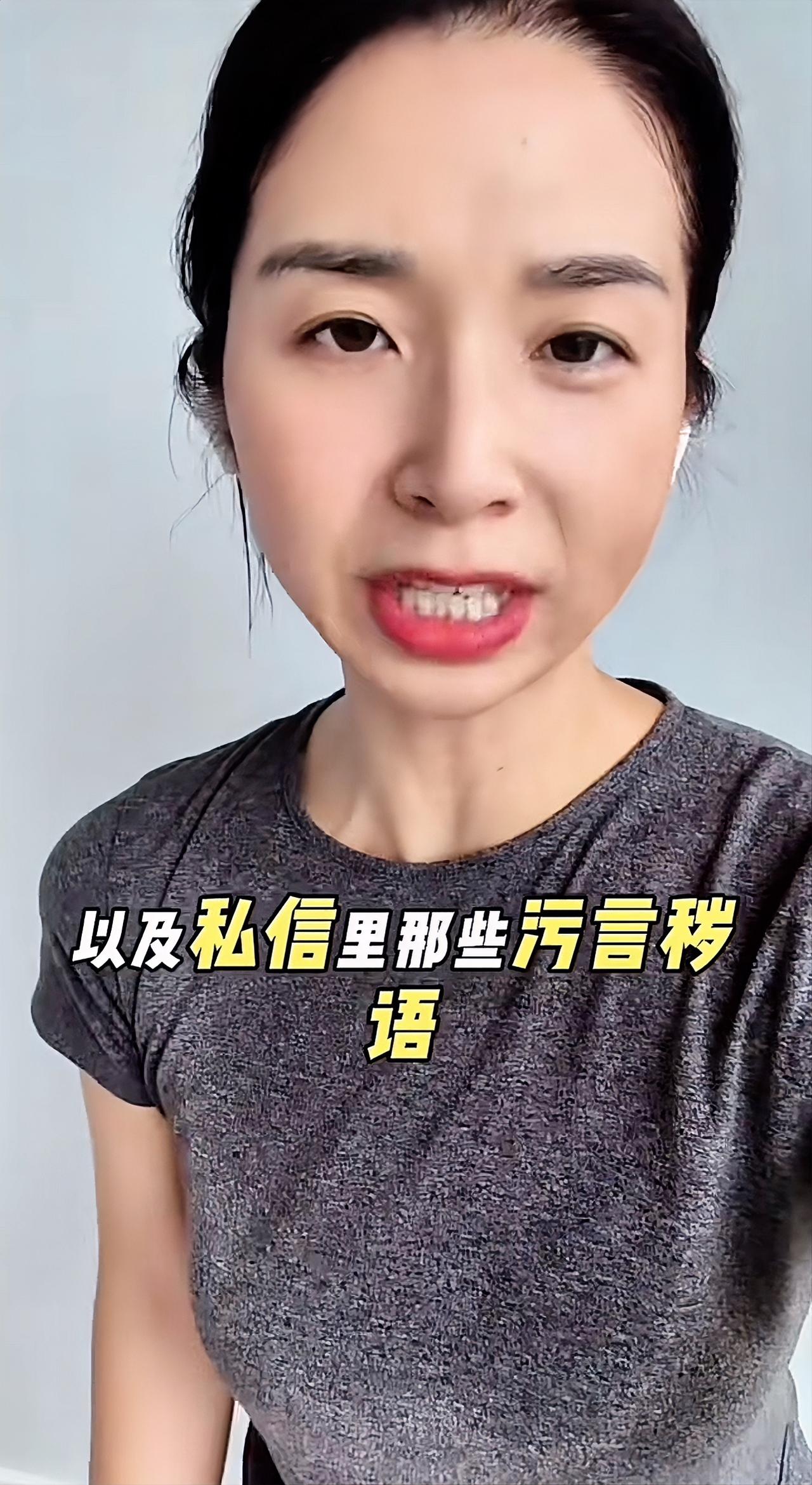 崔丽丽刚刚发了最新的状态视频

她穿着当时的那件衣服

对着镜头目光坚定，却说出