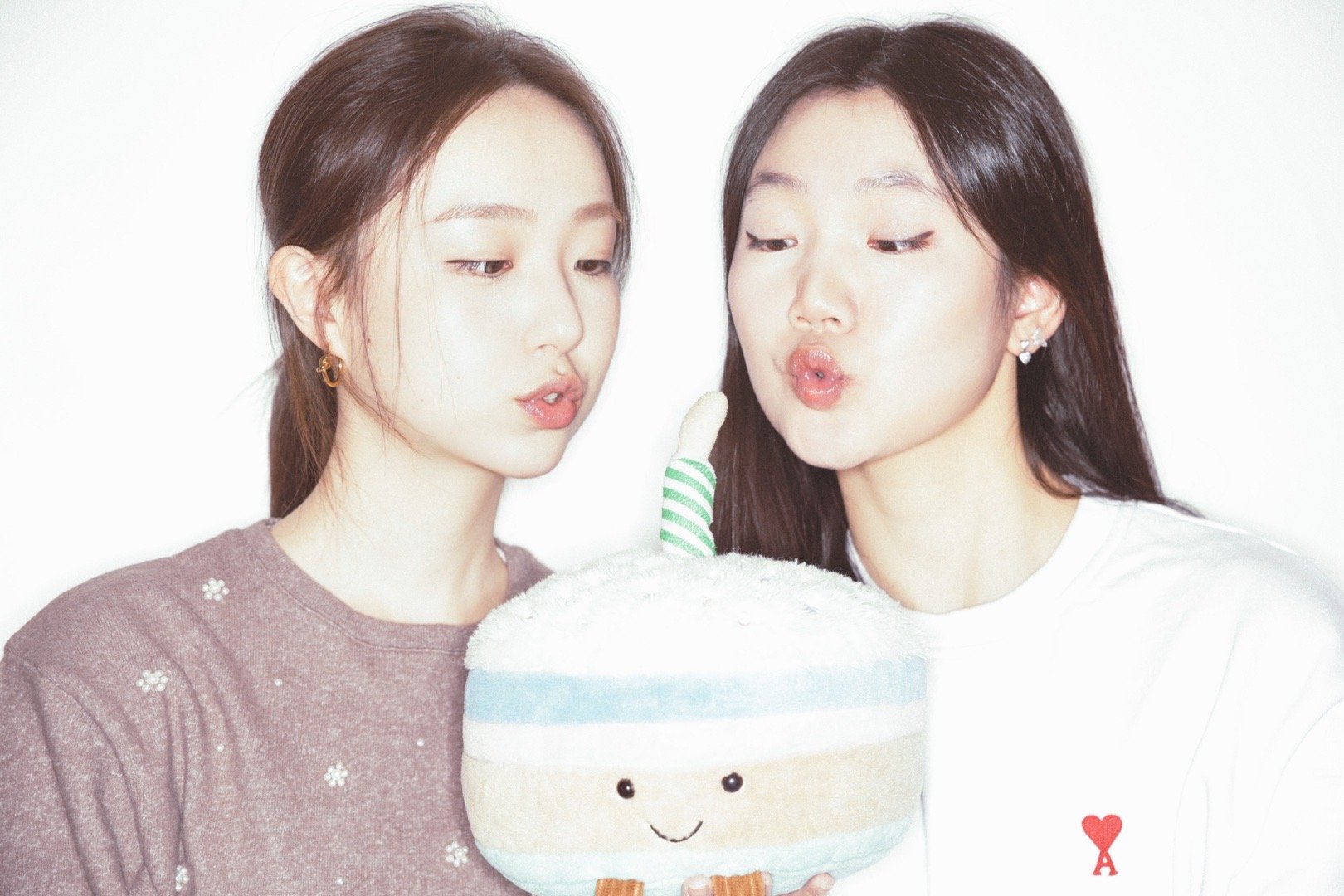 🎄：🎂👰🔍📰👭 