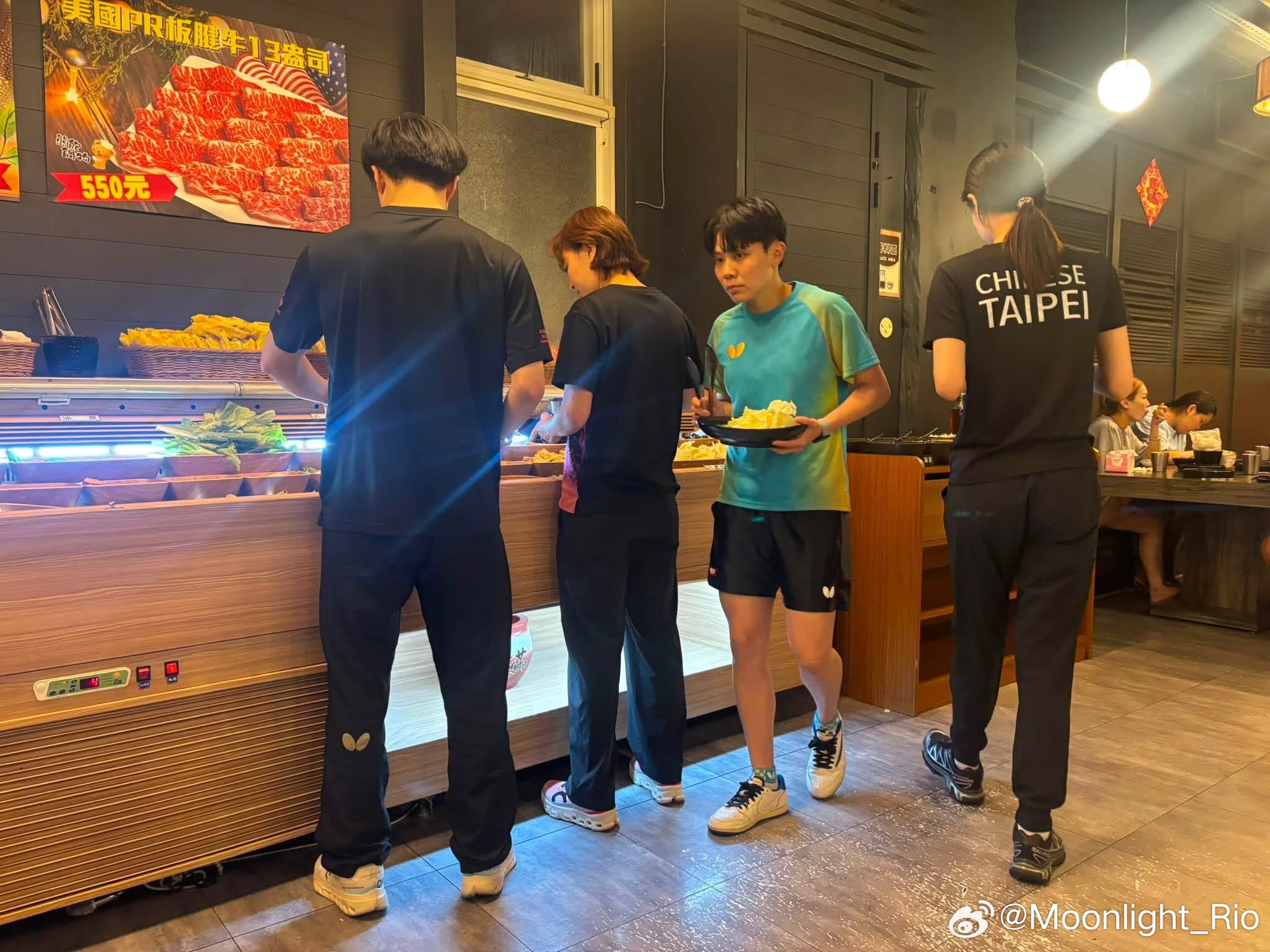 路人偶遇林昀儒、郑怡静和郑佳奇教练一起吃饭📍熊饱锅物涮涮锅 宜兰店 