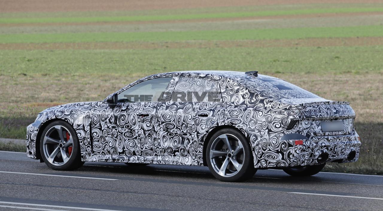 奥迪或将重振旗下最强劲的性能轿车
RS的粉丝们可以欢呼了，外媒拍到了奥迪正在测试