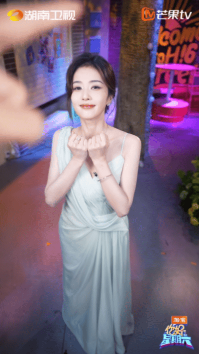 热门手势舞全新版本，白鹿丞磊你好星期六同台演绎，可爱互动戳中人心白鹿丞磊cha了