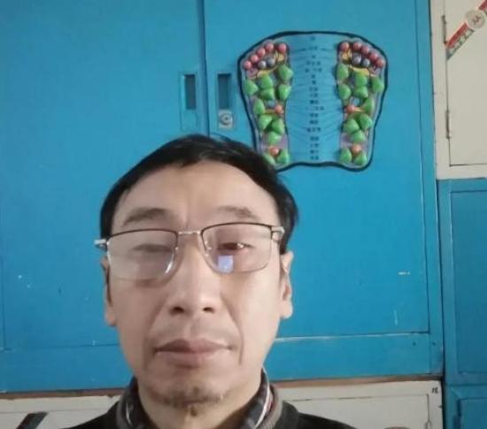 目前中国的最大问题，不是台湾问题，不是与美国的问题，也不是与日本问题，而是要抓紧