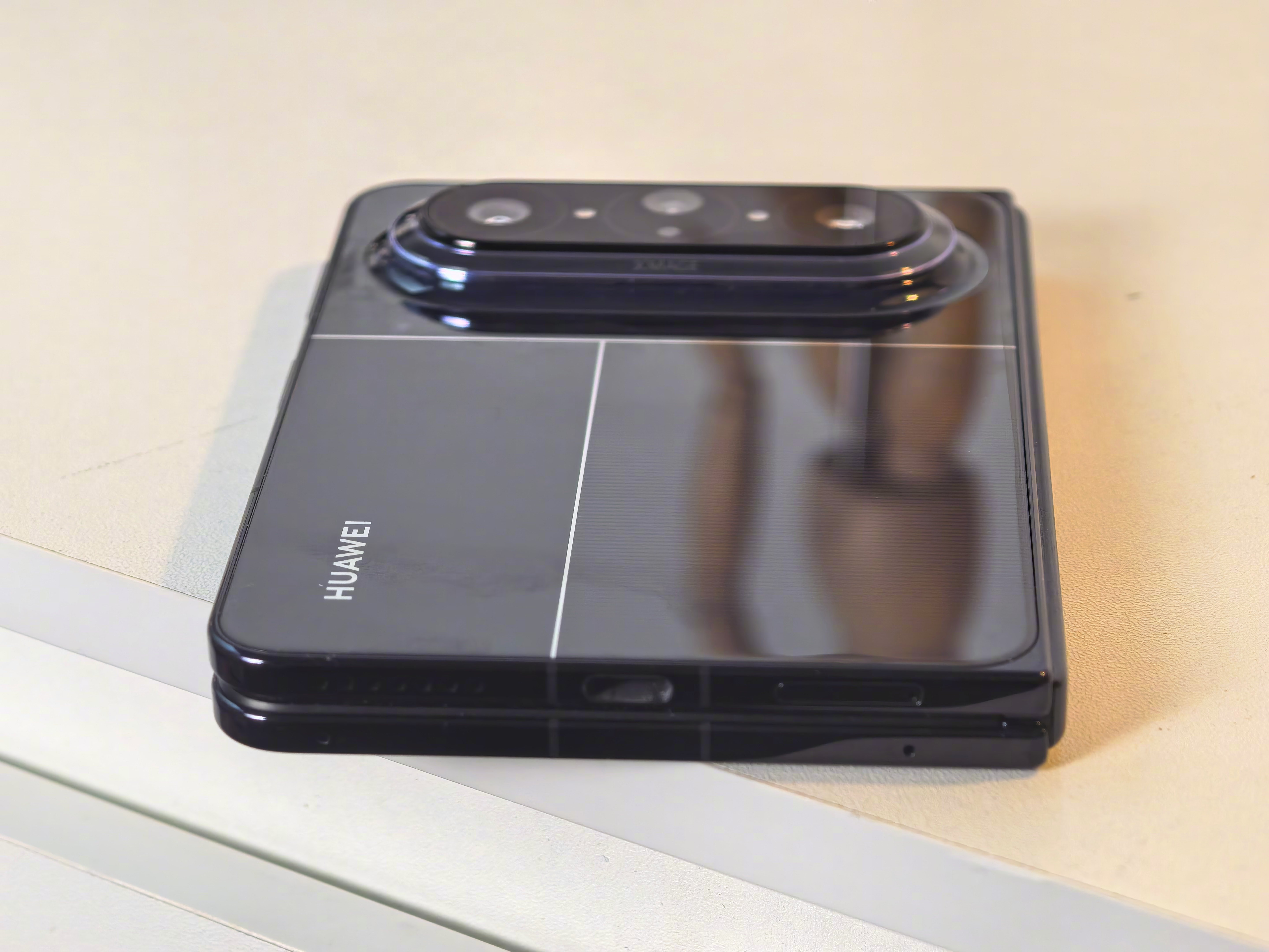从iPhone换到华为大阔折 最近终于下定决心，把手里的直板主力机换成了华为Pu