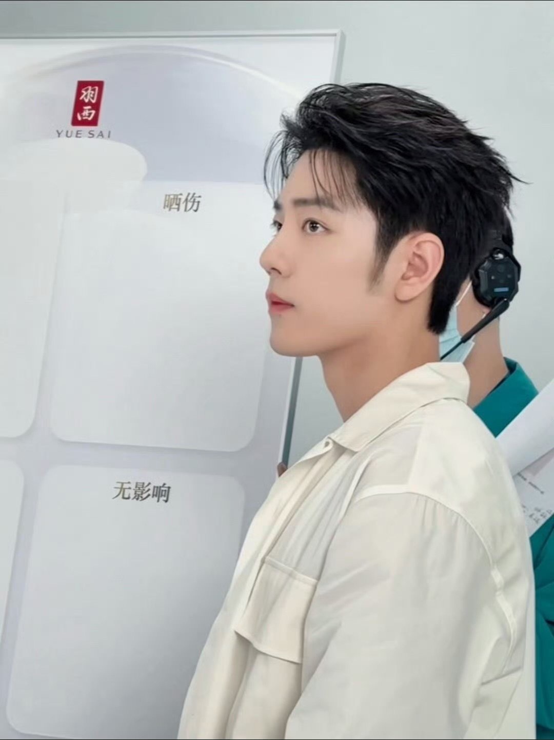 肖战今天直播的造型图今天走男大风，有点青春有点嫩[馋嘴]肖战羽西品牌全球代言人肖