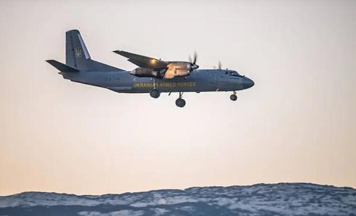 图文：俄军安-26运输机在被占领的克里米亚坠毁导致29名俄军人毙命

据俄罗斯T