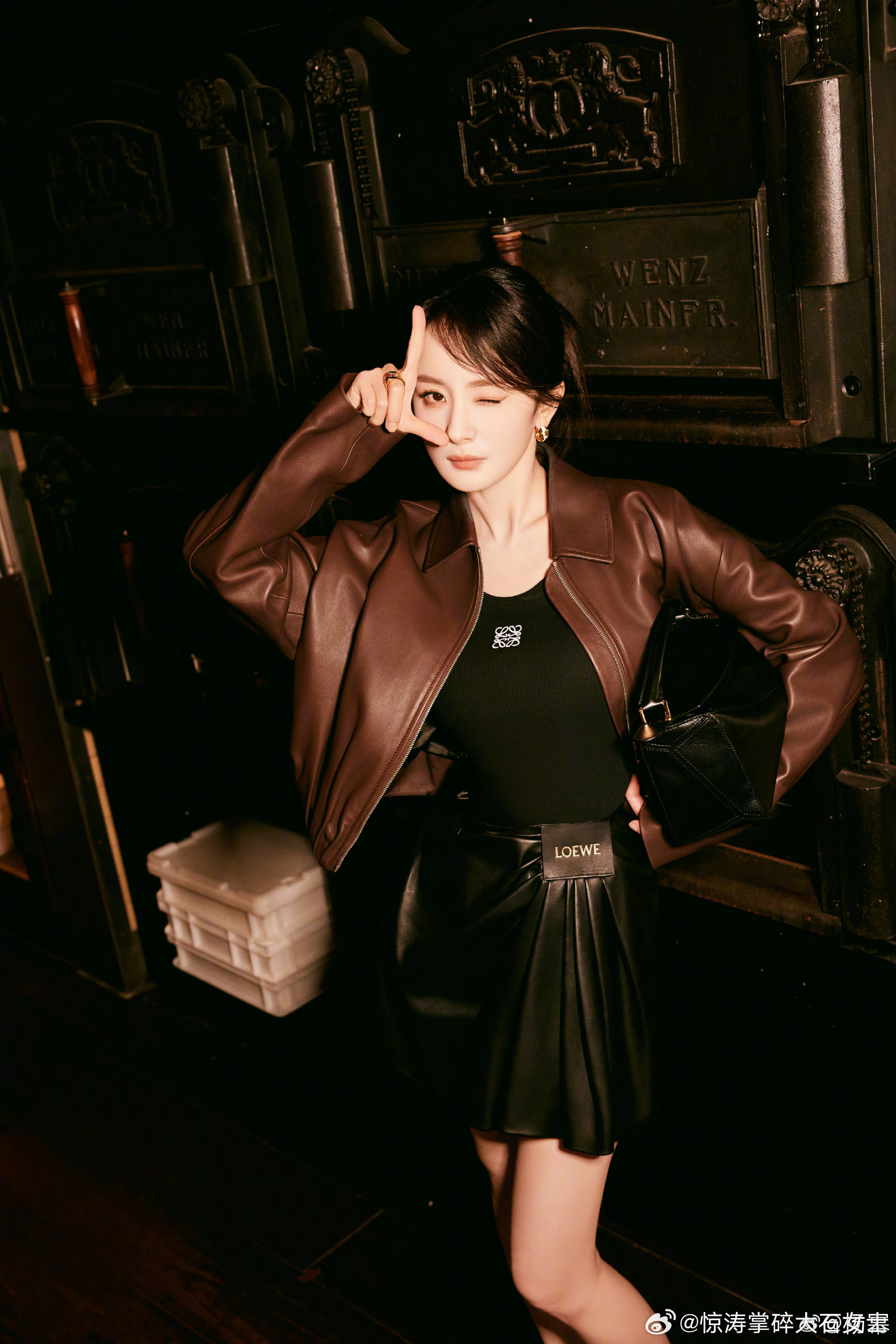 杨幂出发纽约维秘大秀杨幂维秘2025大秀出发杨幂赴维秘 2025 大秀之约！东方