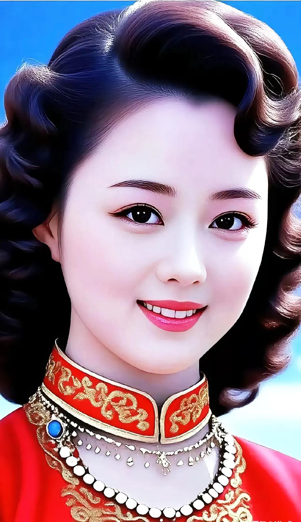 复古风华，红衣美人，惊艳时光