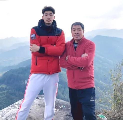 万万没有想到，名不见经传的邹阳妻子居然是大名鼎鼎主持人水均益女儿水亦诗。

前天