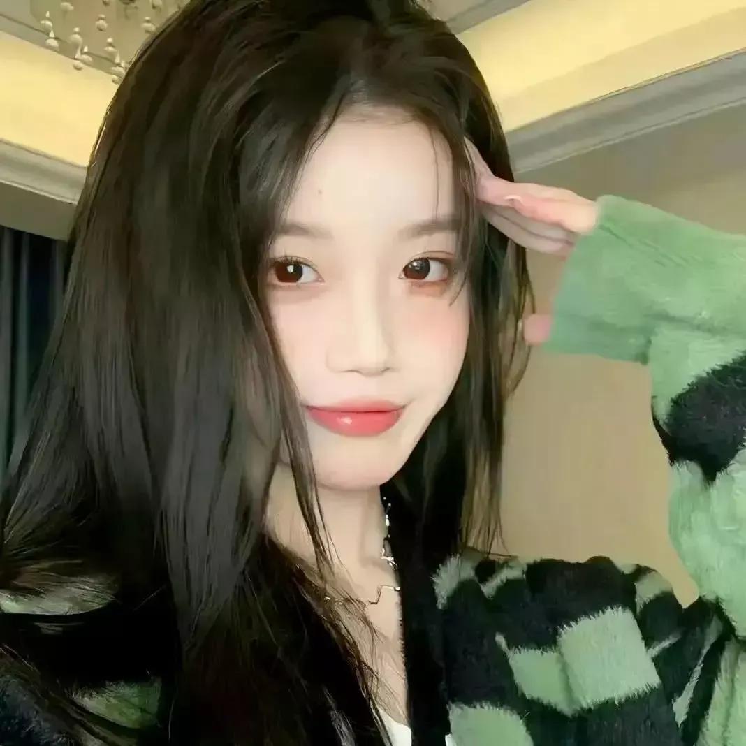 温柔甜美的少女自拍，微笑中的可爱瞬间甜系少女照 自然美少女自拍 气质女孩自拍 少