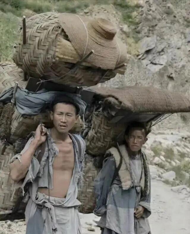 珍贵怀旧老照片一百年前的“快递小哥”！