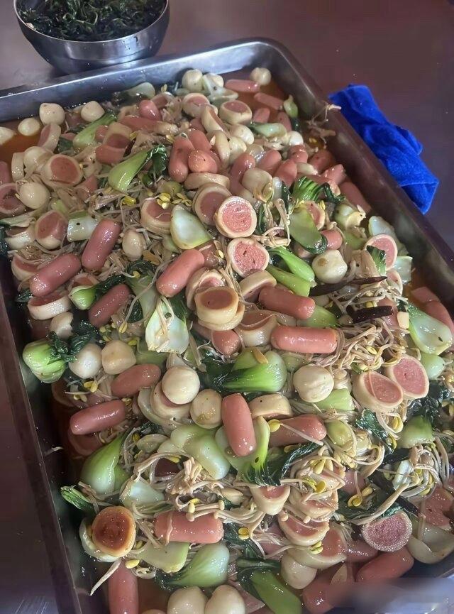 幼儿园的饭菜就这样，但是小孩很爱吃，怎么办？ 