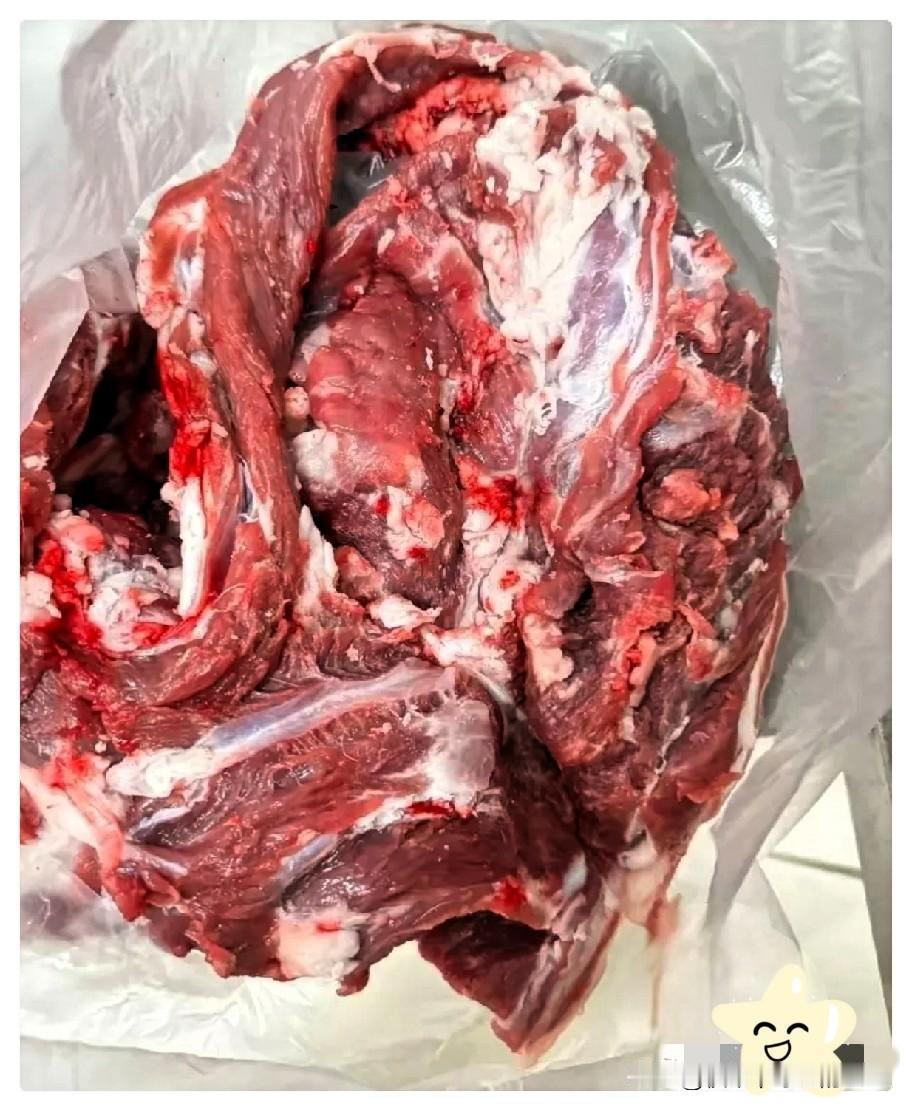 发小老家宰羊，问他要不要，他随口说留十斤。今天发小直接送上门，他问多少钱，发小说