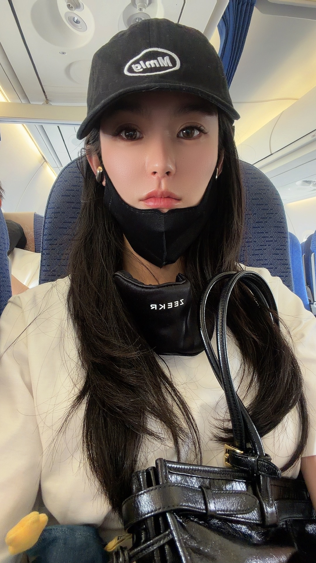 敦煌转机继续飞🛫每一次飞新疆都要差不多半天时间～图456的这个男人，是不是很松