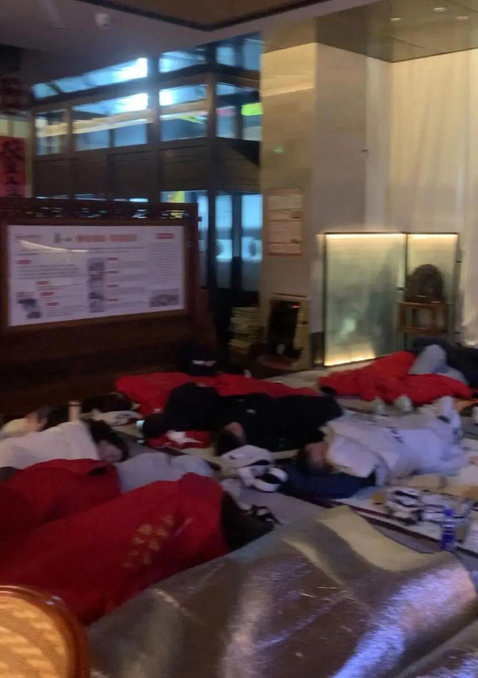 五一夜爬泰山太糟心！花钱买休息成常态，景区乱象该醒醒了
 （个人观点仅供参考，无