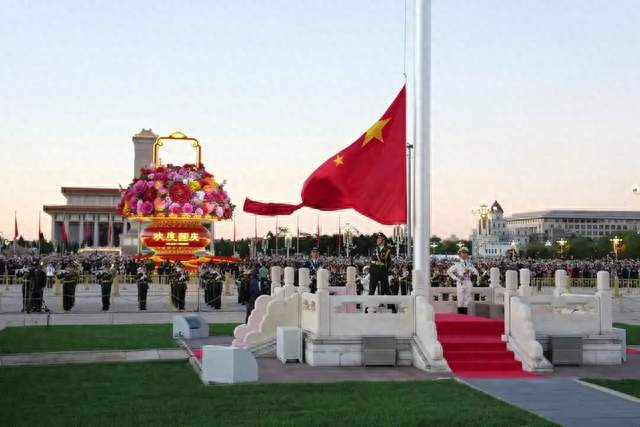 今早，天安门广场这一幕刷屏了；2500亿元消费品以旧换新补贴，全部下达；阿婆护照上写“旅行日记”，出