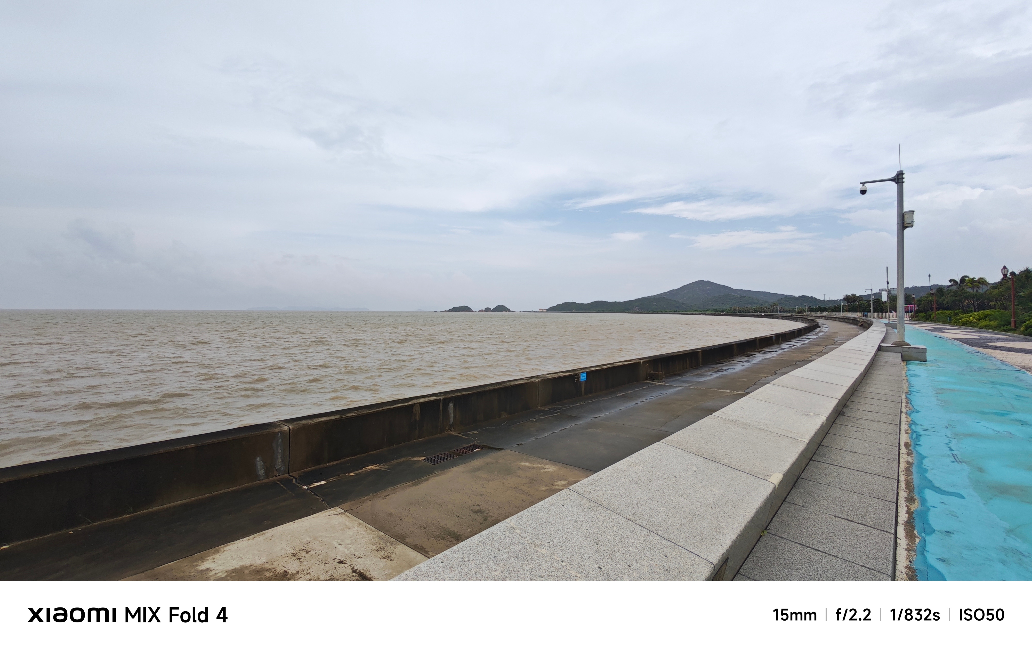 太太带着孩子们去乐园，我就来伶仃洋畔叹伶仃了。海风好大啊。 