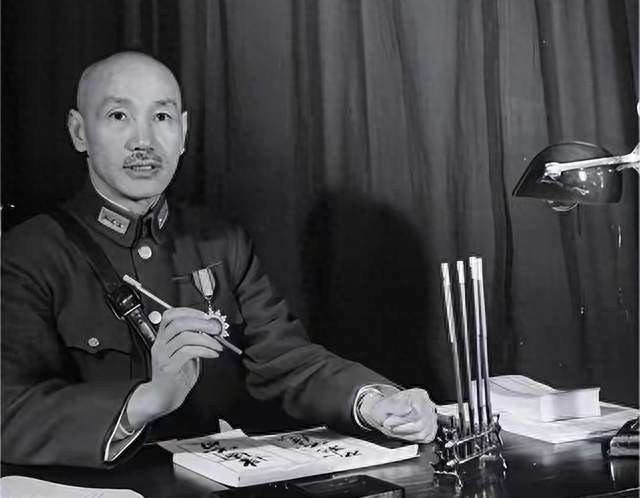 1947年蒋介石到青岛视察，当时没住花石楼，而是住进了这个别墅