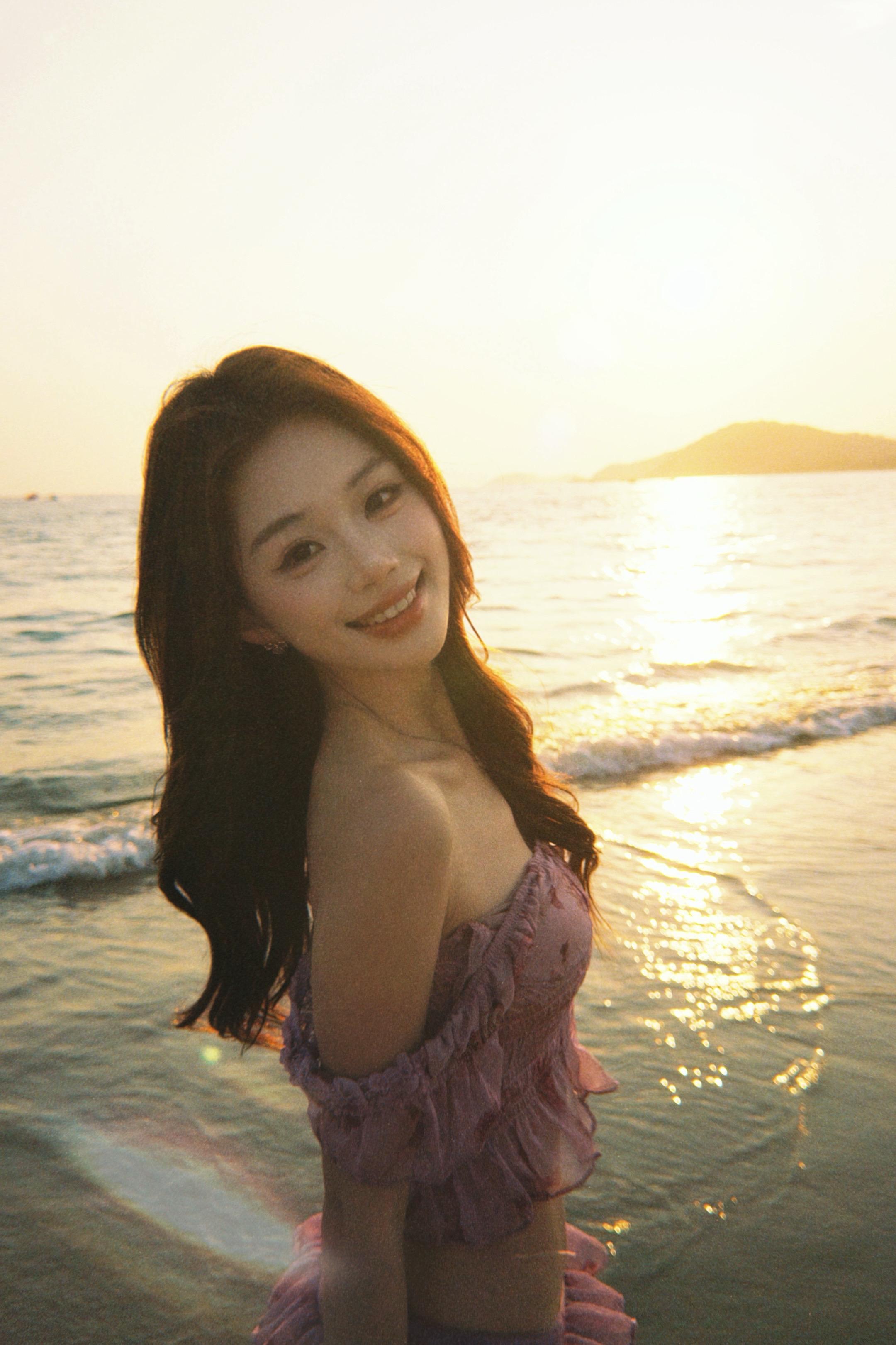 幸福的秘诀是 有天我在沙滩捡了一个特别好的贝壳后 从此我不再踏入沙滩