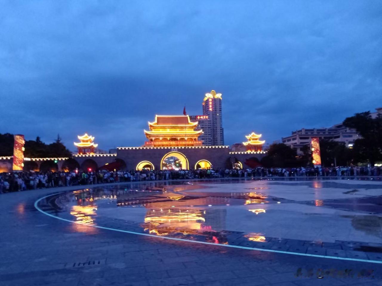 这几年我是这样选择避暑地和租避暑房的。

2024年，我听说云南的曲靖夏天很凉快