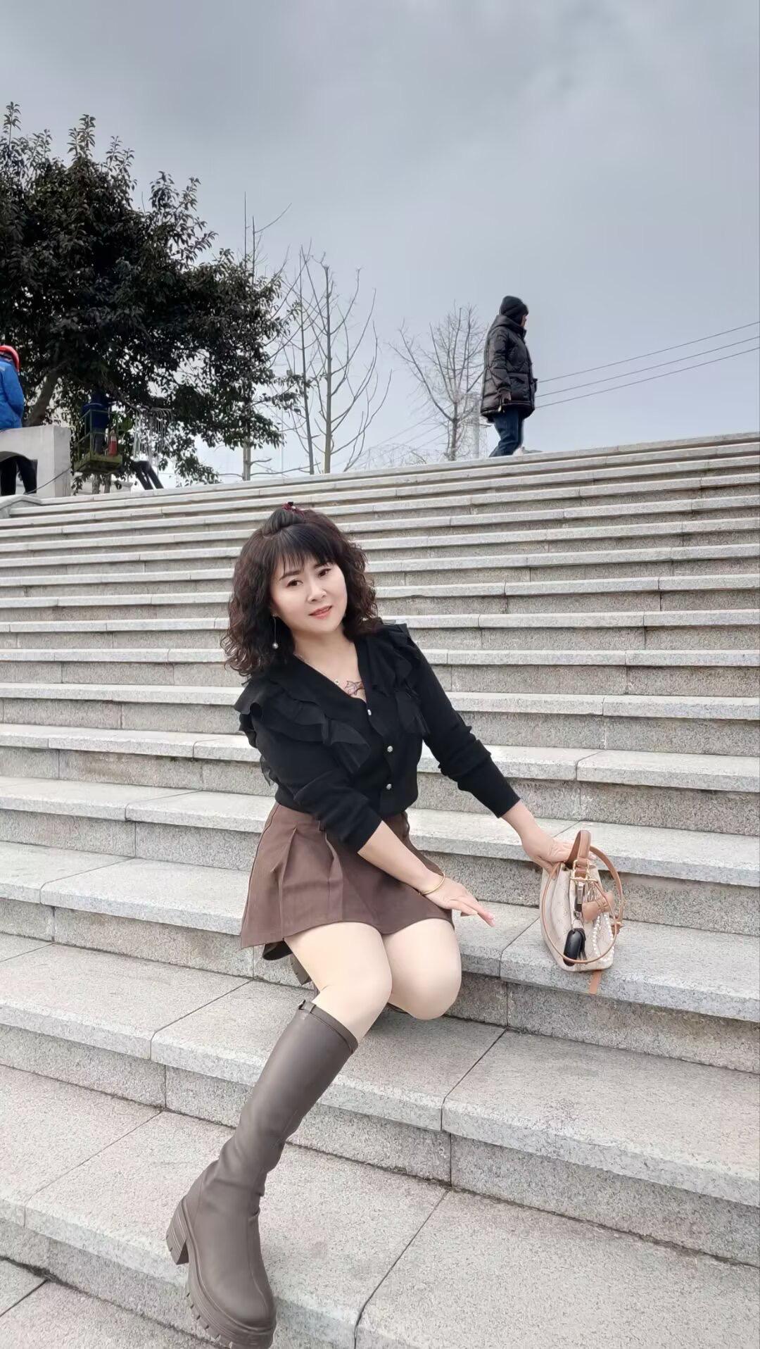 今天情人节，祝天下有情人终成眷属，情人节快乐