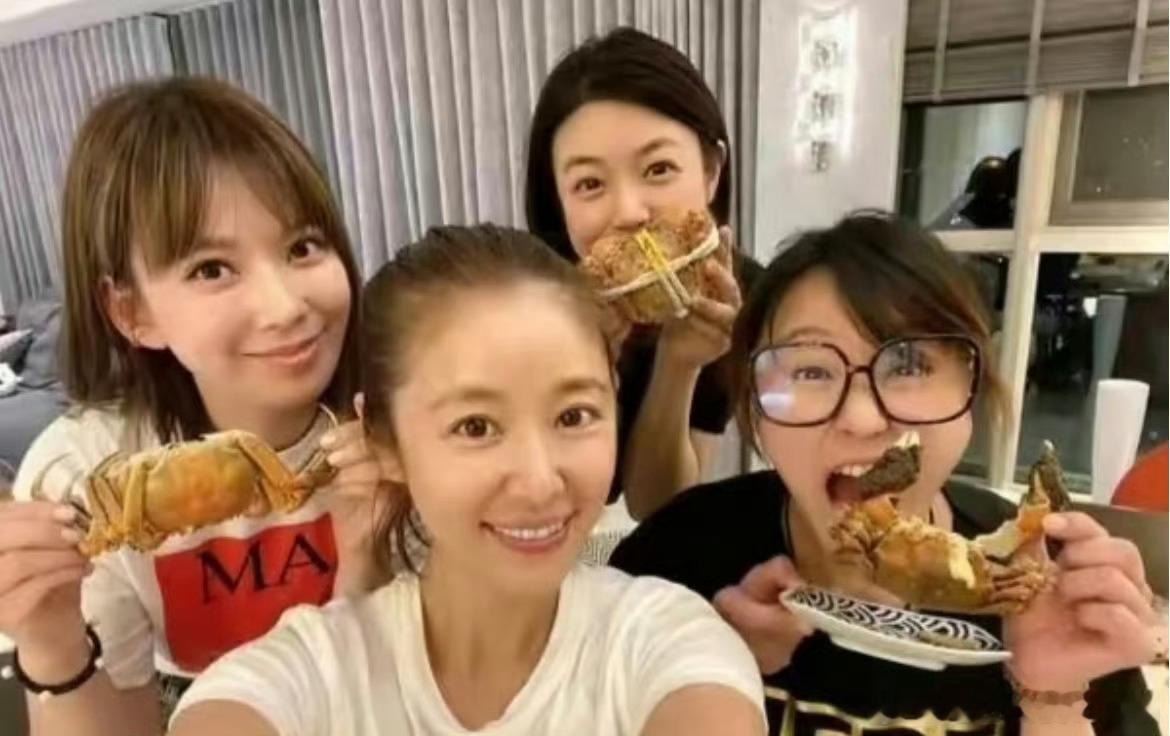 陈妍希想认林心如女儿做儿媳妇陈妍希在综艺当中半开玩笑，想替儿子向林心如的女儿“提
