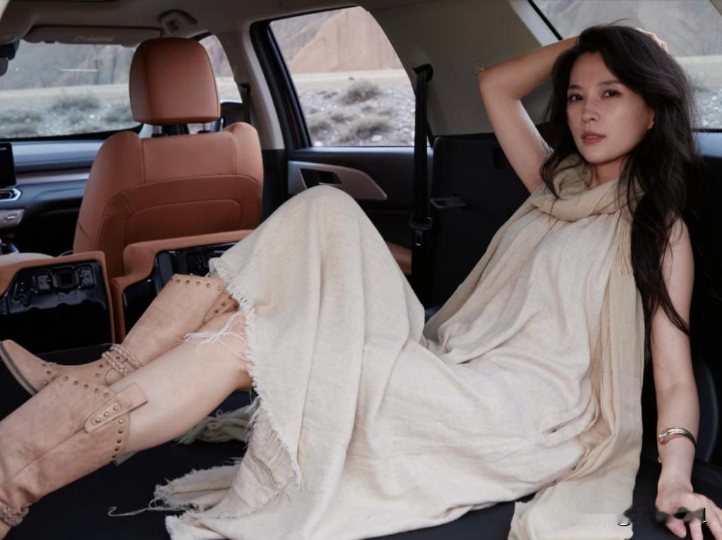 终于明白森林北为啥能“稳坐钓鱼台”了。  
不是她靠汪峰蹭热度，而是她根本不怕“