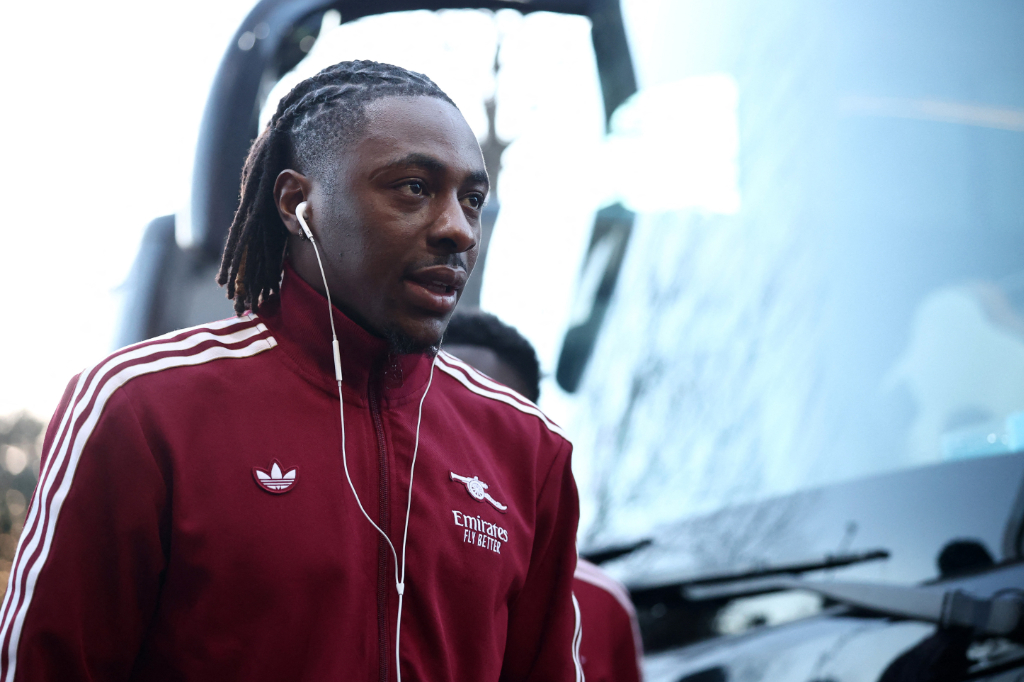 邮报：阿尔特塔要求边锋积极回防但埃泽明显不适合，球员被边缘化2月13日讯 本轮英