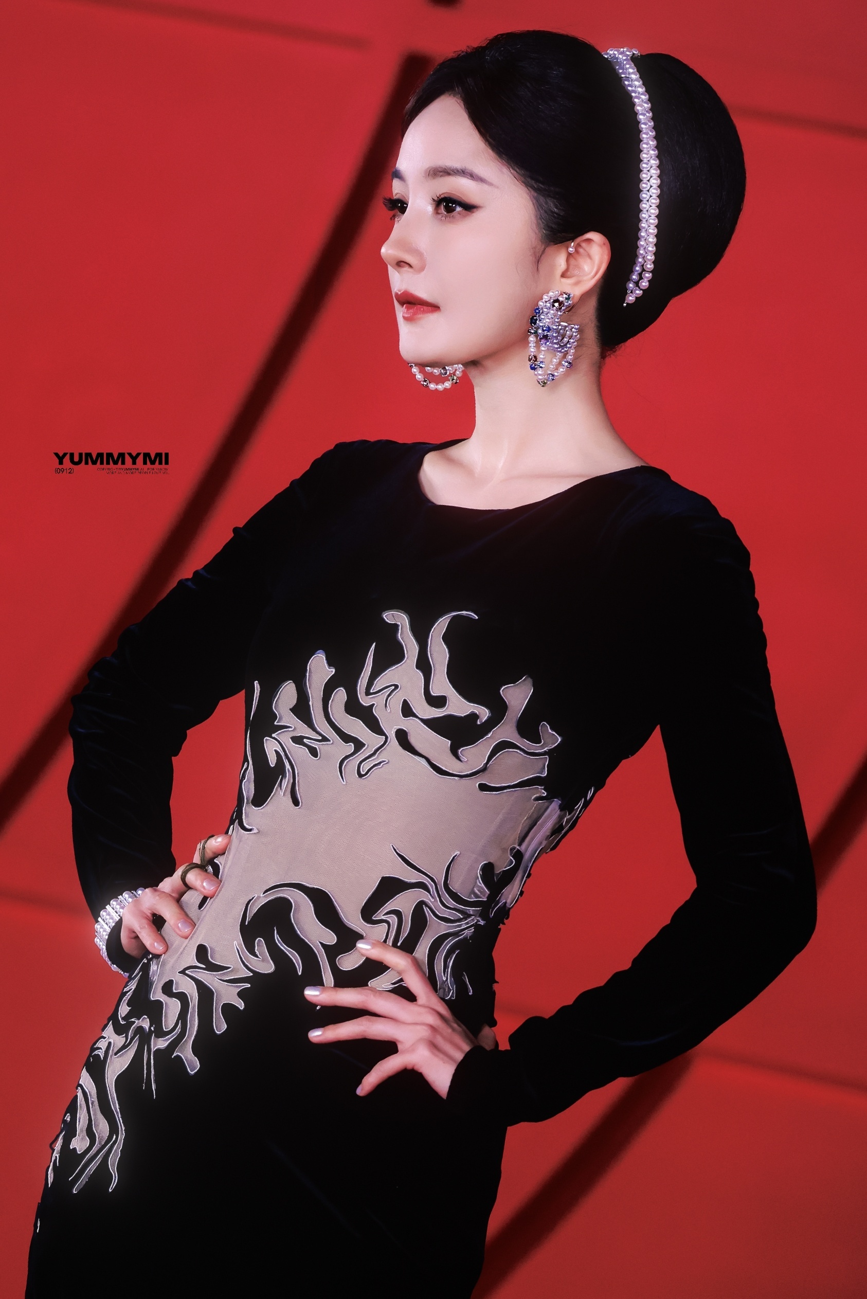 杨幂压轴女王来的，好权威的美貌。顶级星光 ​​​