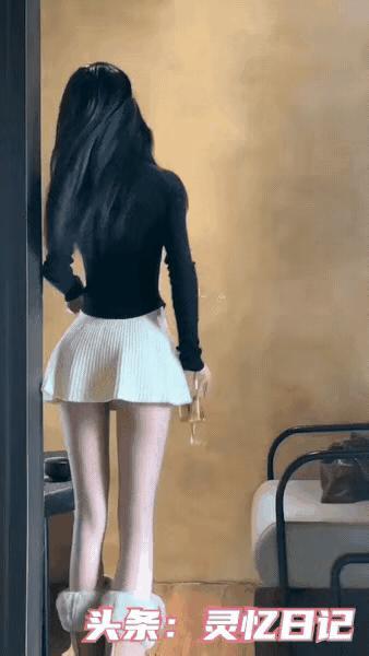 展示短裙的女模特