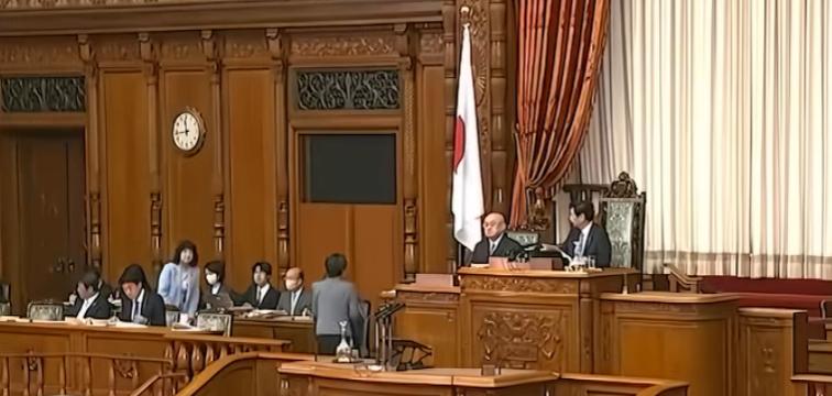 据英国《金融时报》10 月 20 日报道，日本政府官员与各大贸易商社发出预警，国