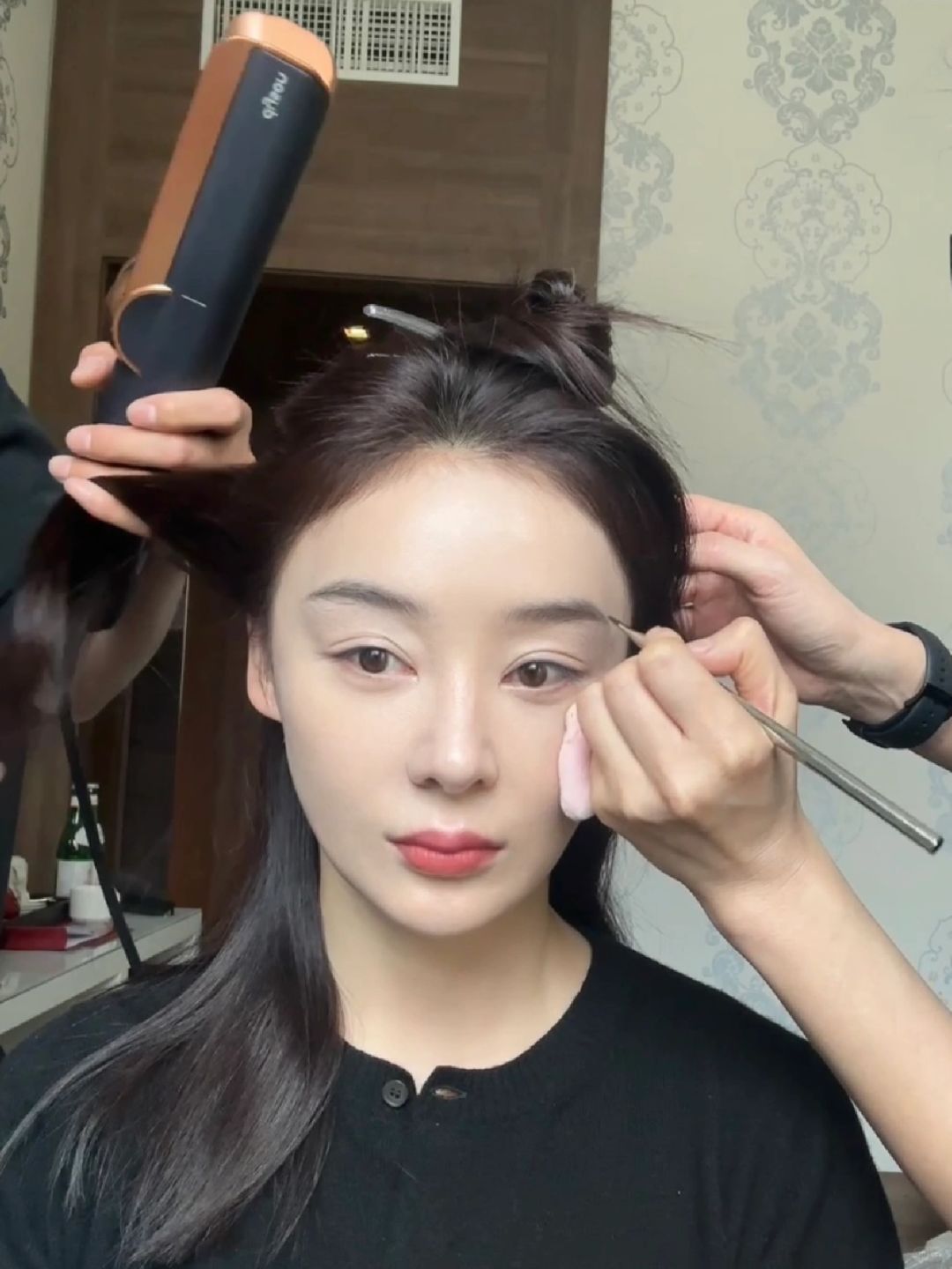 袁姗姗时装周吸睛造型 | 黑长直贴脸开大