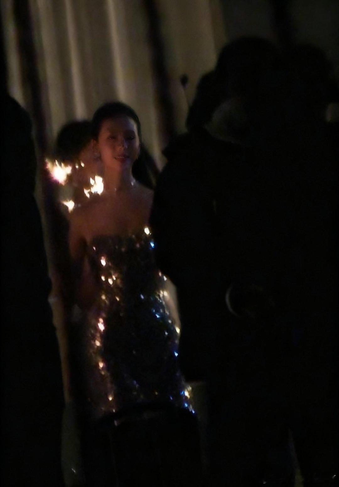 黑夜中灵动的小兔兔🐰 