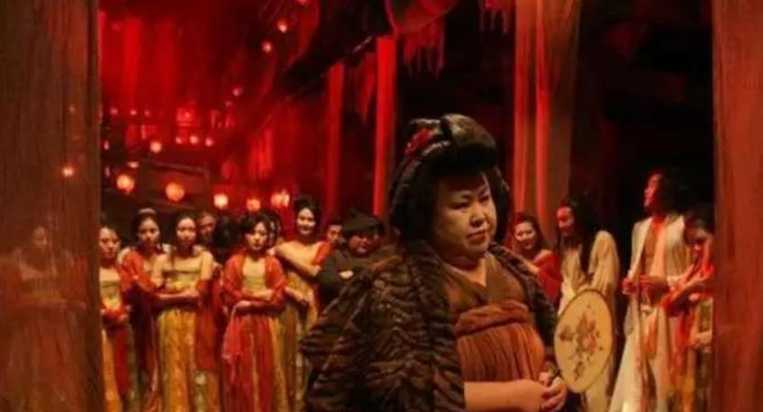为何古代青楼的女老板被称为“老鸨”？揭开鸨鸟繁衍方式背后的称谓来源
1950年初