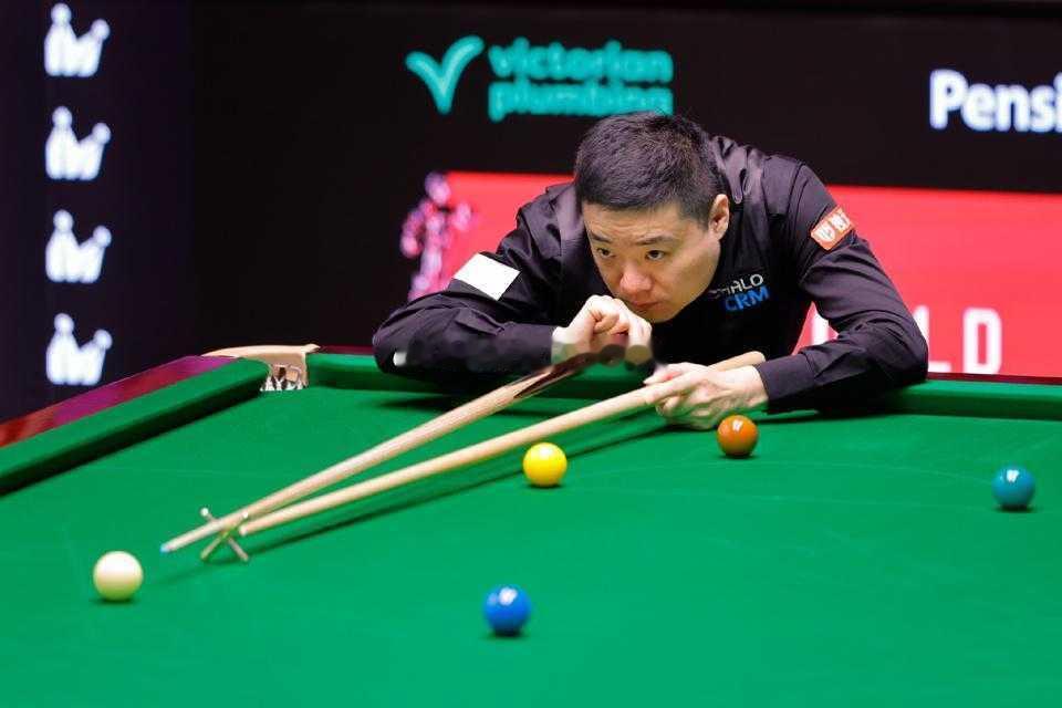 轰3杆破百赢德比战！赵心童13-9淘汰丁俊晖，跻身世锦赛八强丁俊晖跻身世锦赛八强