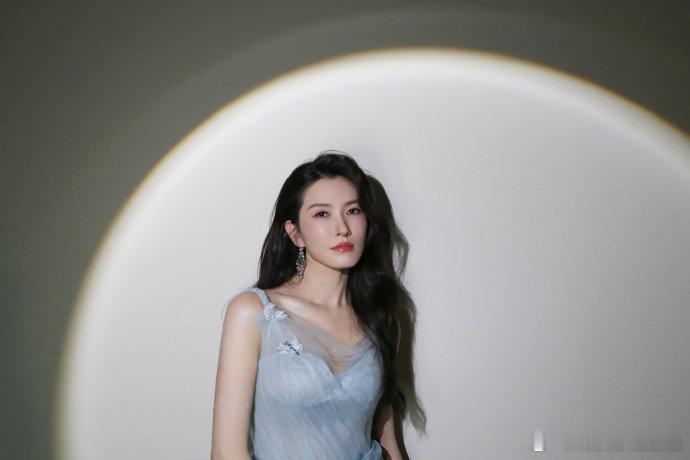 徐洁儿为什么会没人选徐洁儿逆袭 徐洁儿舞台表现太亮眼！唱功稳、台风好，和声适配度