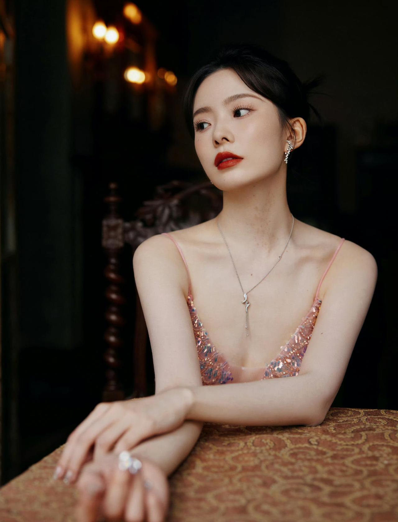 优雅红唇，复古风情，静谧时光。陈卓璇！！！！