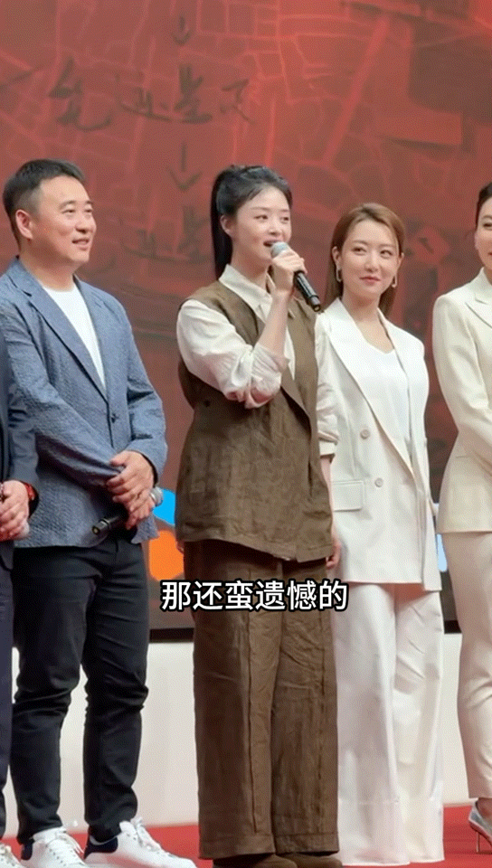 李光洁被蒋欣判无妻徒刑李光洁吐槽蒋欣的严肃，蒋欣巧妙回应，剧场气氛一度爆笑！这对