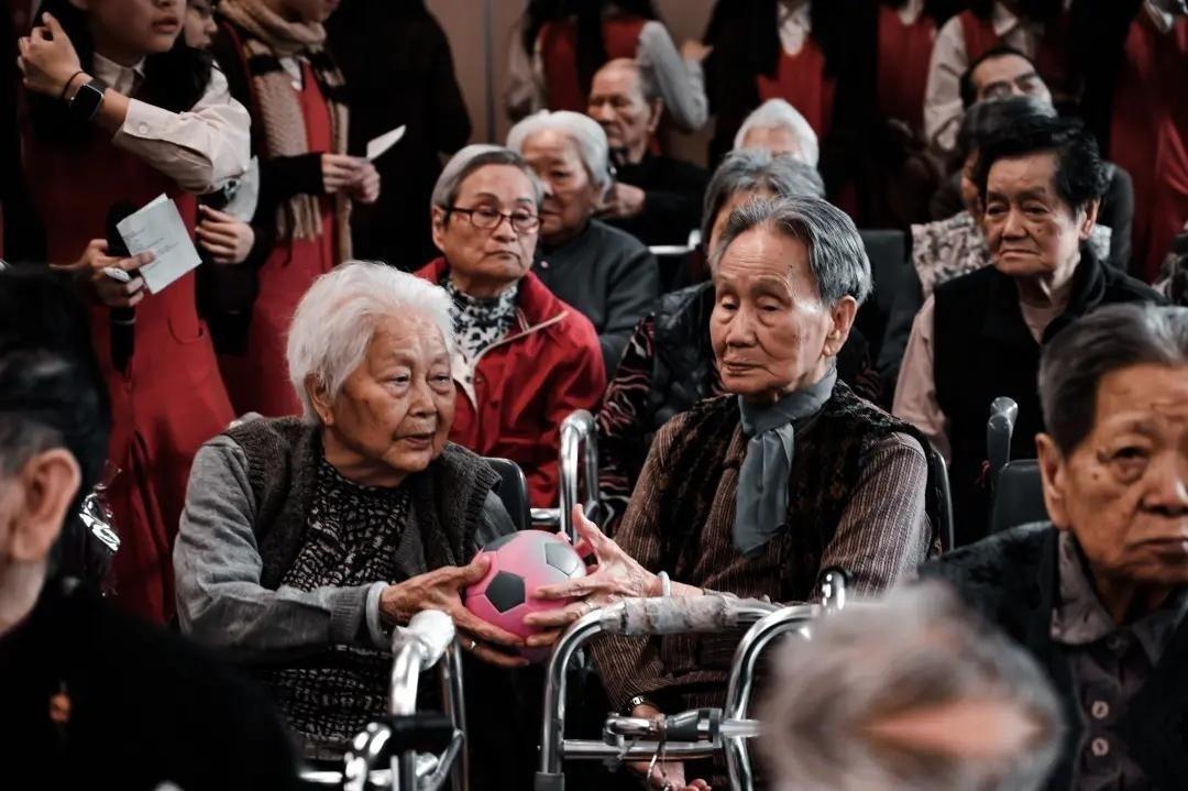 中国改革开放后起家的家族企业，八成富不过三代。
很多做企业的老板，攒下一辈子身家