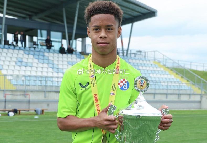 据<<每日镜报>>报道，阿森纳、曼联、巴萨、皇马等众多欧洲豪门正紧盯巴天才新星拉