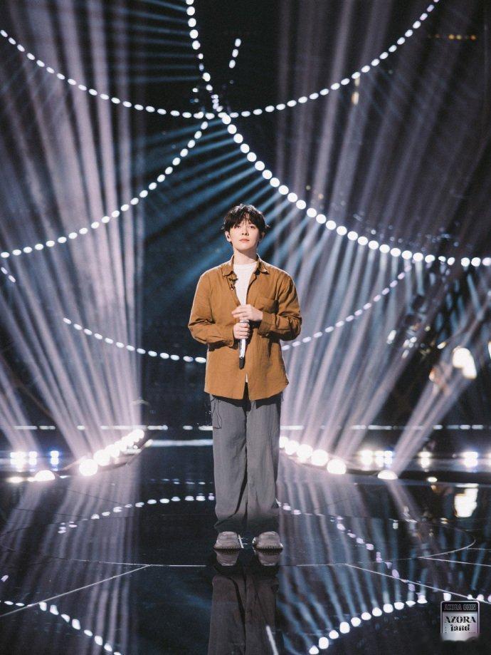尤长靖歌手状态抒情曲温柔治愈，摇滚曲目铿锵有力，两种风格无缝切换。用心养护嗓音、