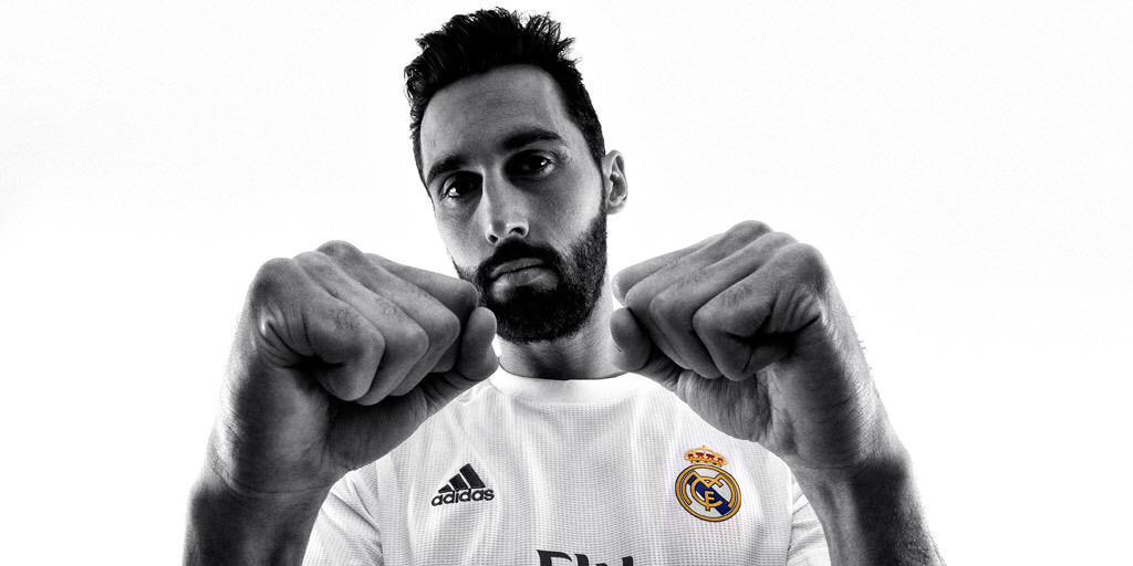 -“希望自己执教的皇家马德里踢出怎样的比赛风格？”阿韦洛亚：“我想看到一支从比赛