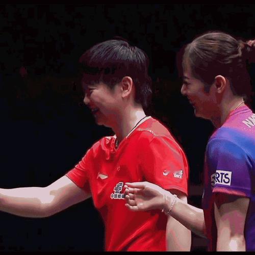2025年WTT香港总决赛激战正酣，赛场之上风云变幻。孙颖莎与日本选手长崎美柚狭