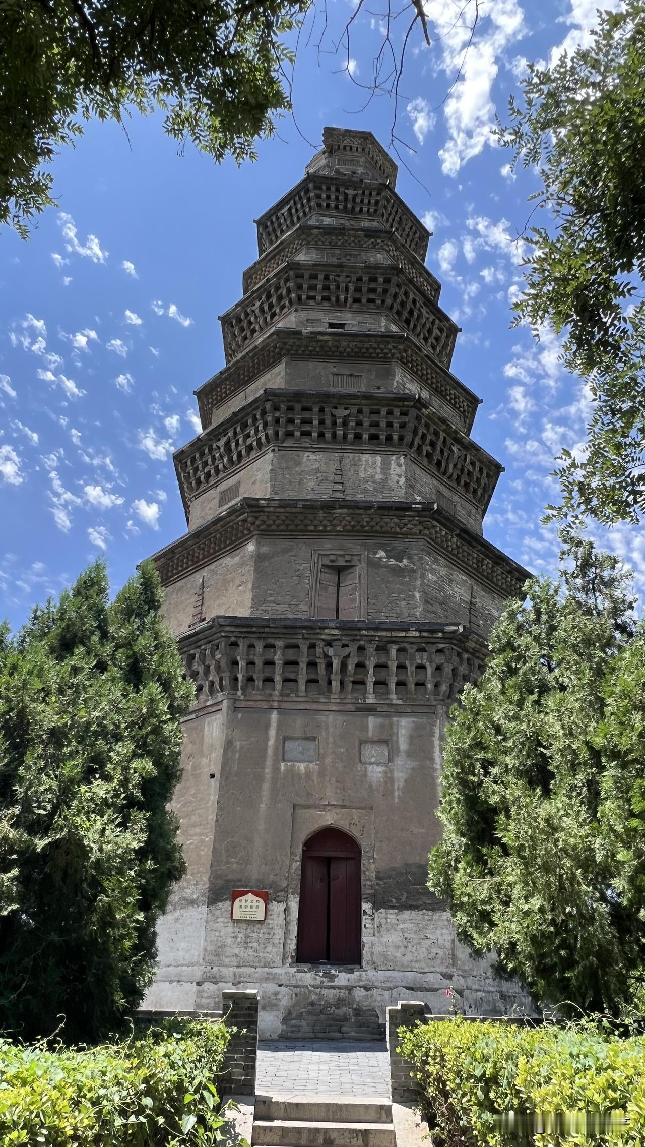 河北邯郸北响堂石窟前，有一处“河溯第一古刹”，就是常乐寺。这座古刹始建于北齐，本