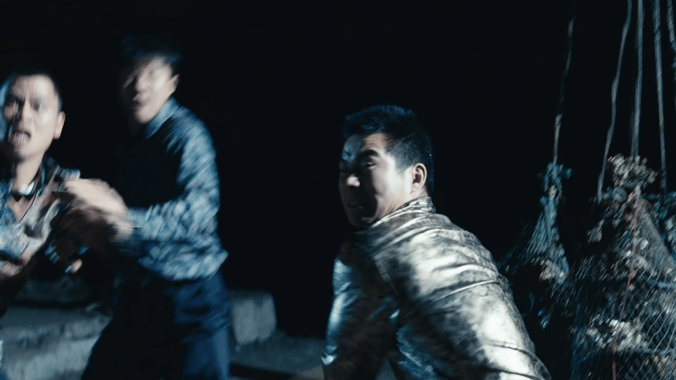 第一集就看到黄景瑜腹肌 真的被《岁月有情时》狠狠治愈到🌿，有热血有日常，看得心