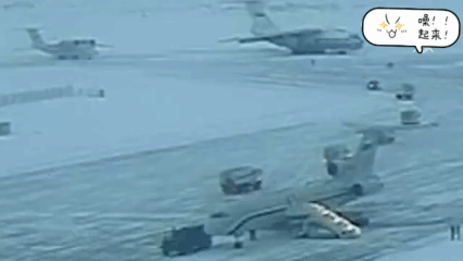 俄罗斯公布伊尔76俘虏运到机场视频，这里远离别尔哥罗德，还有其他的运输机，直升机